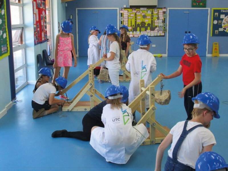 Kirton Primary School Children Throw Themselves Into Medieval Lincoln UTC Challenge